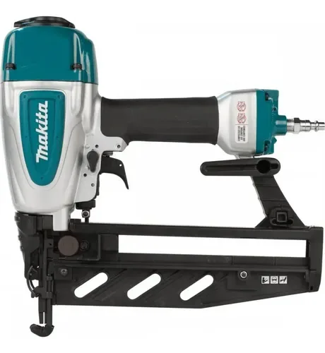 CLAVADORA NEUMATICA 1-2 1/2" CAP.CACERINA 100 PZS MAKITA"
