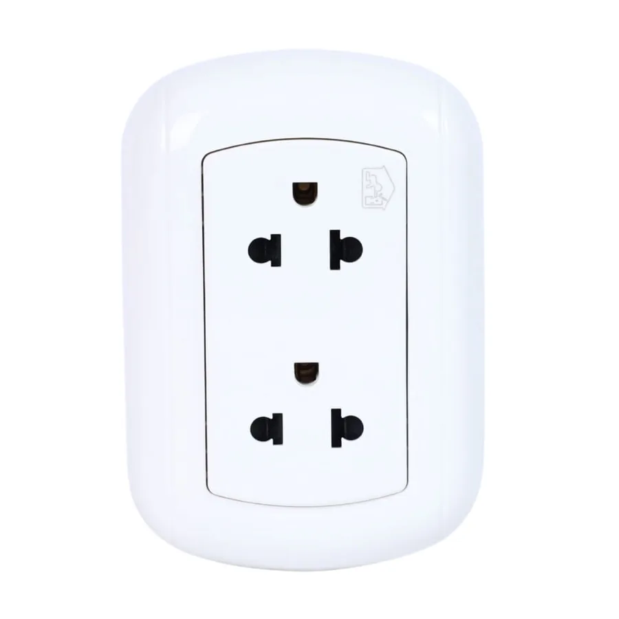 TOMACORRIENTE OVAL TRIPLE P/SOBREPONER BTICINO